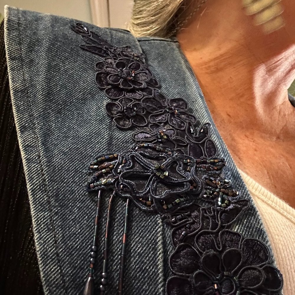 Wanted By Beads Beautiful Vest - Picture 3 of 8